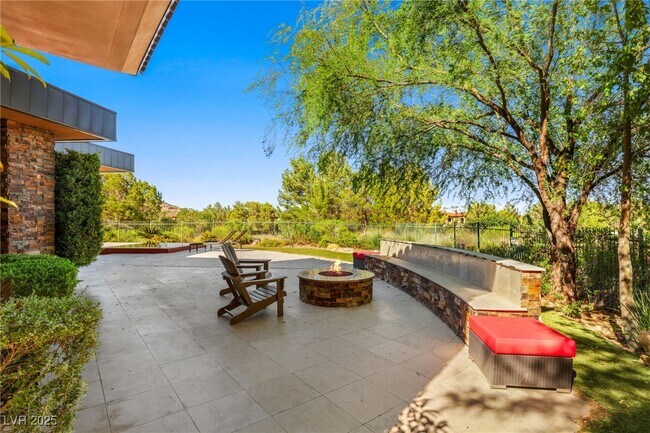 Building Photo - 2 Castle Oaks Ct