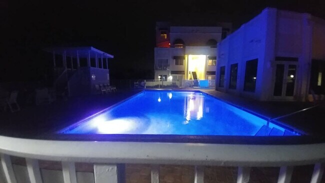 Building Photo - 8600 Ridgewood Ave