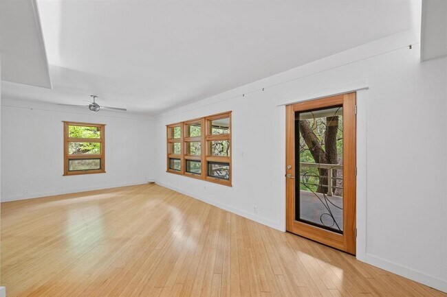 Building Photo - 1227 Hillside Ave