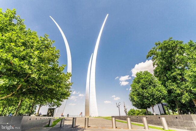 Building Photo - 1300 Army Navy Dr