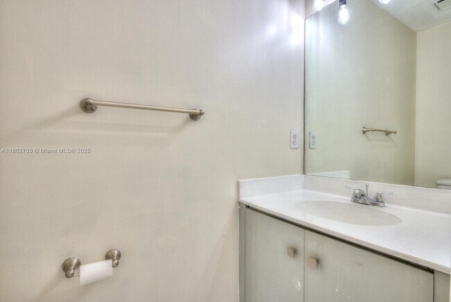 Building Photo - 9965 SW 155th Ct