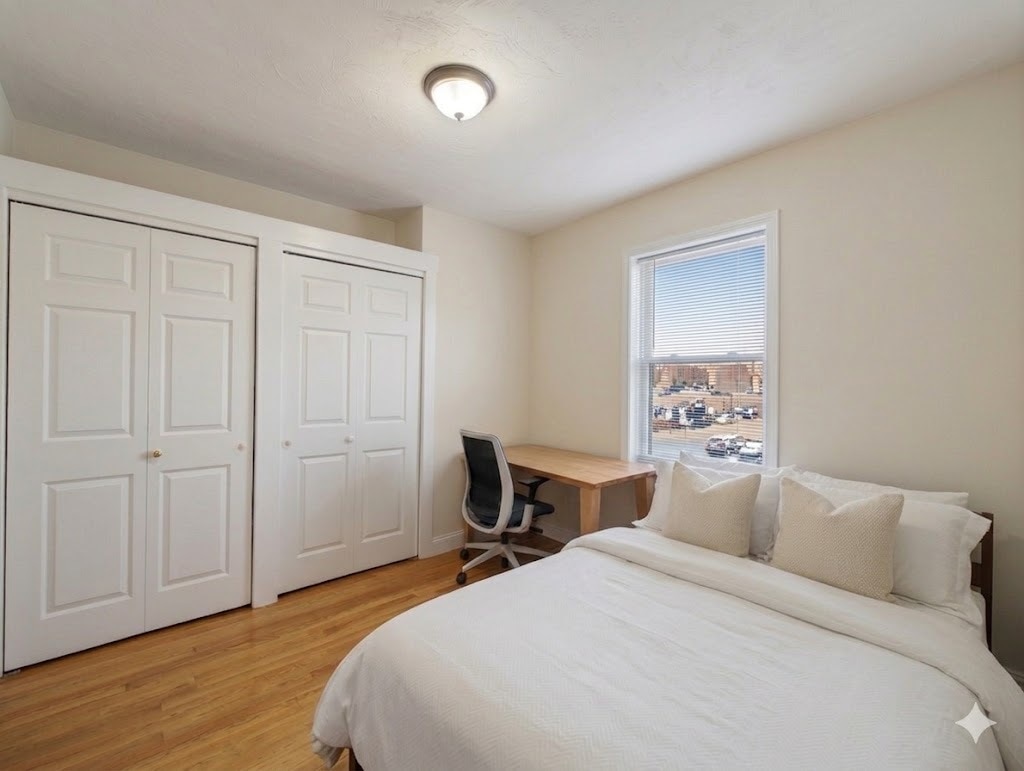 Building Photo - 1056 Cambridge St