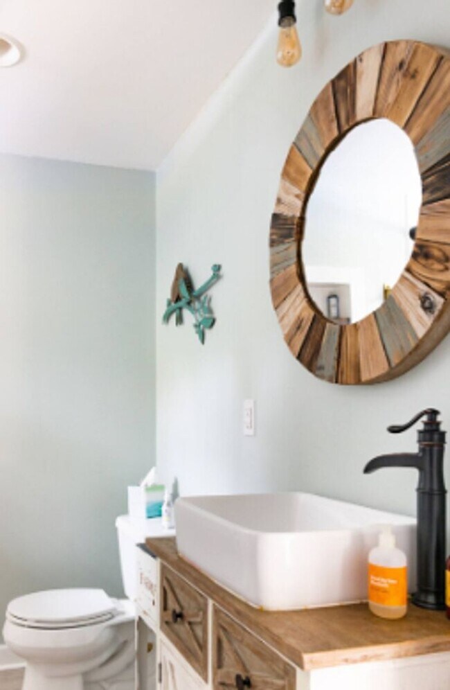 Building Photo - Awesome East Nashville Stone Cottage in gr...