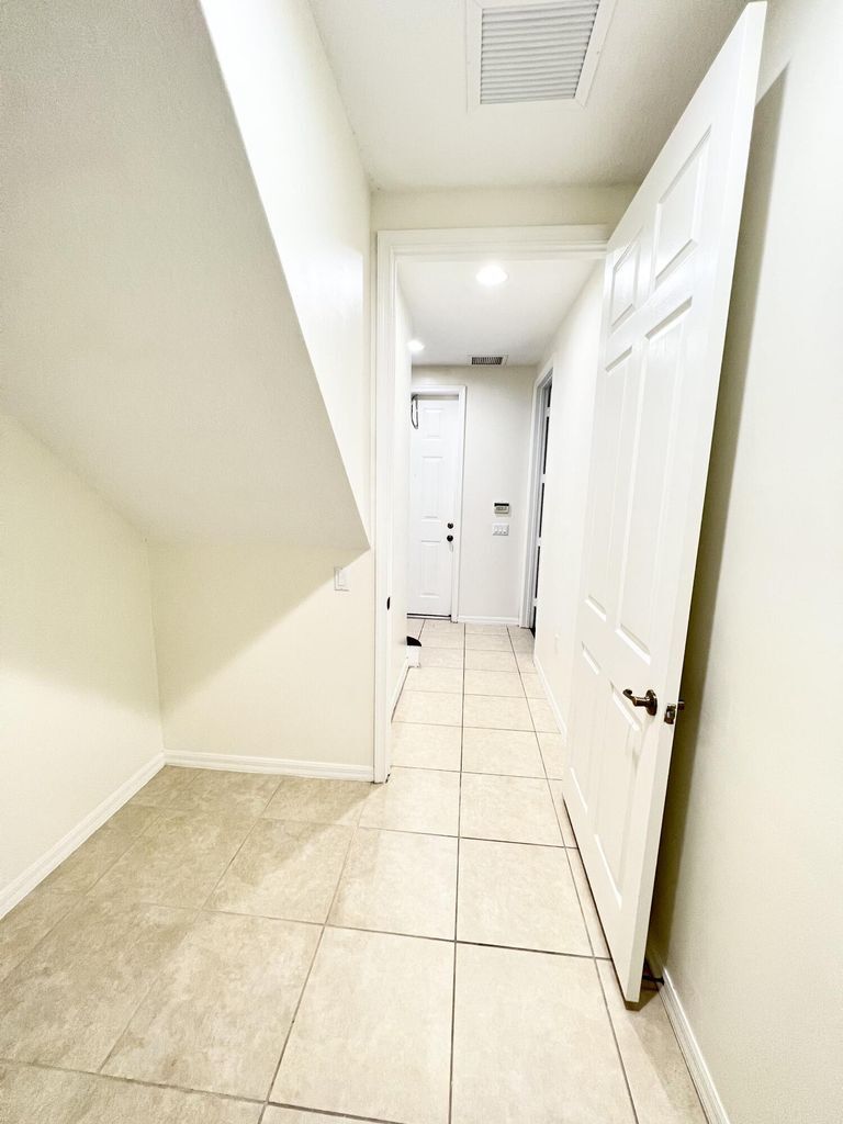 Building Photo - 1284 Piazza Antinori