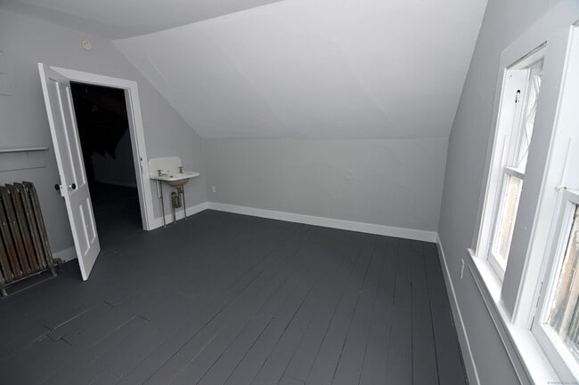 Building Photo - 137 Deer Hill Ave
