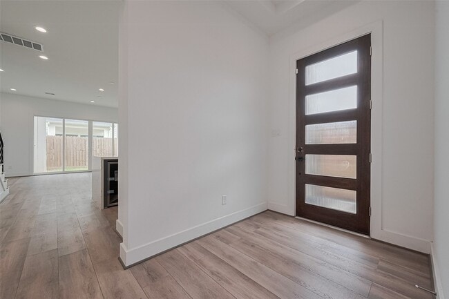 Building Photo - 3510 Hadley St