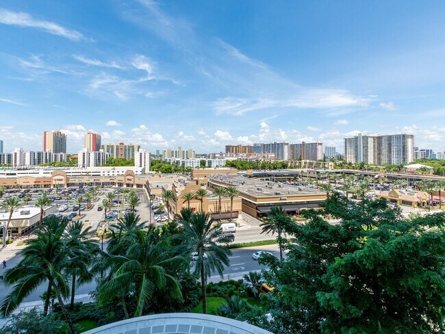 Building Photo - 16901 Collins Ave