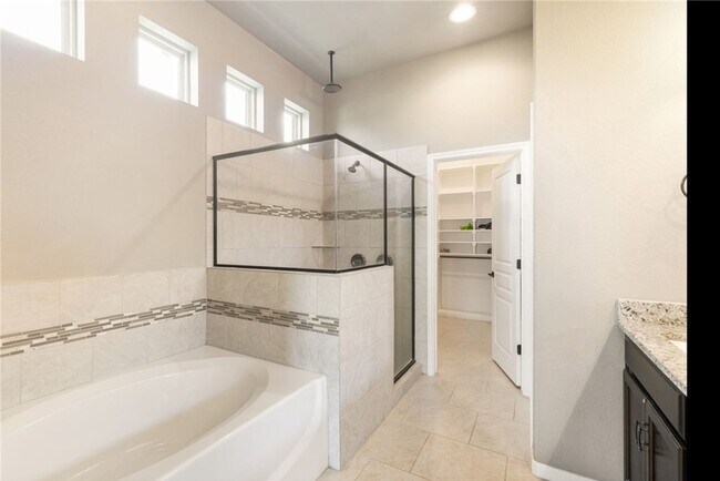 Building Photo - 2528 Kinnersley Ln