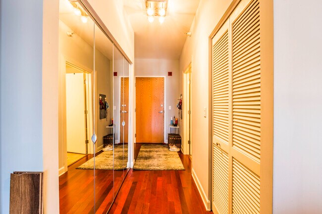 Building Photo - 451 W Huron St