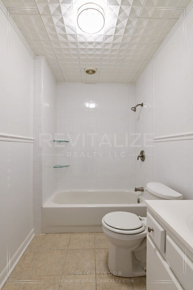 Building Photo - Updated 3 Bedroom/2 Bathroom Home in Mobile!