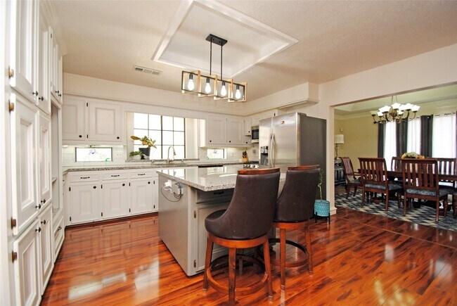 Building Photo - 15007 Pebble Bend Dr