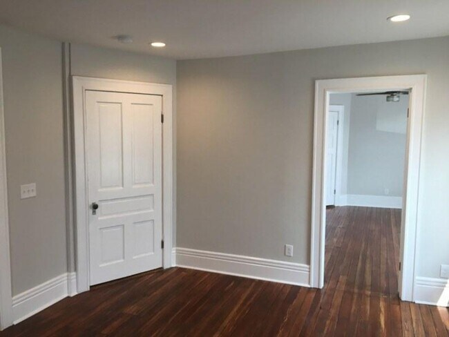 Building Photo - 1131