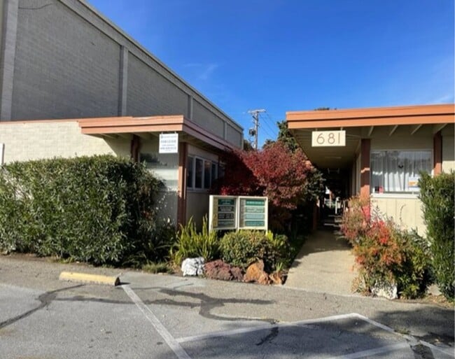 Building Photo - 681 Oak Grove Ave