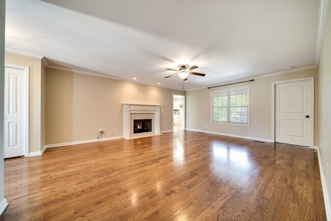 Building Photo - 176 Longspur Dr