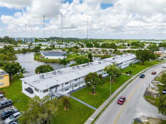 Building Photo - 20310 NE 2nd Ave