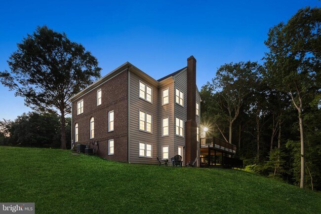 Building Photo - 10899 Woodland Falls Dr