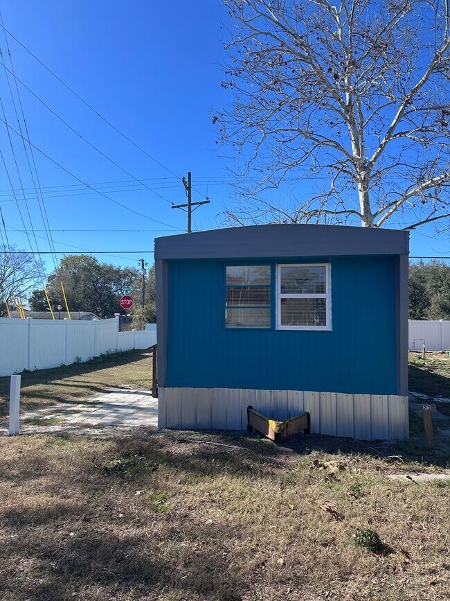 Building Photo - 2Bed 1Bath Rent To Own in Zephyrhills, FL