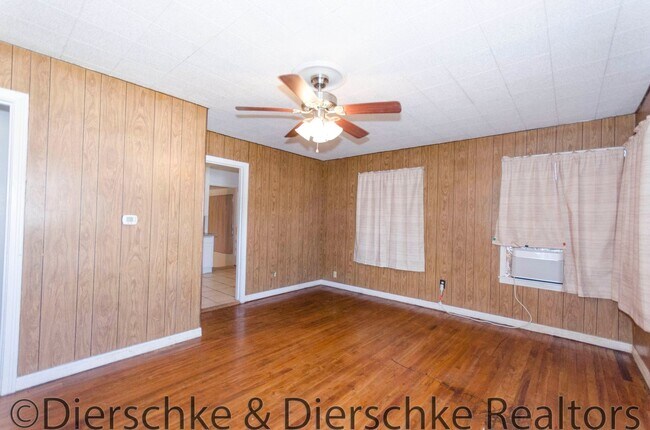 Building Photo - Cute, affordable 2 bedroom 1 bath house!