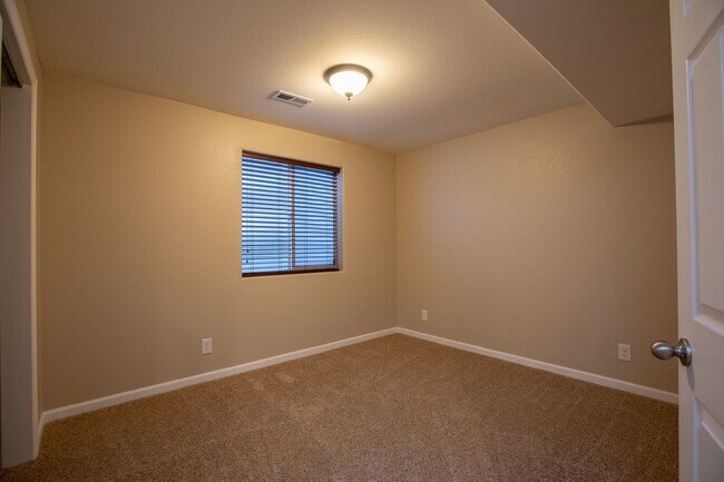 Building Photo - 5 Bedroom Home in Windsor Colorado