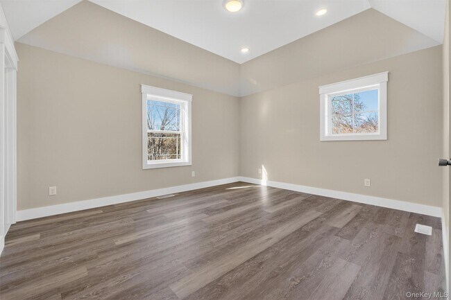 Building Photo - 104 North Rd