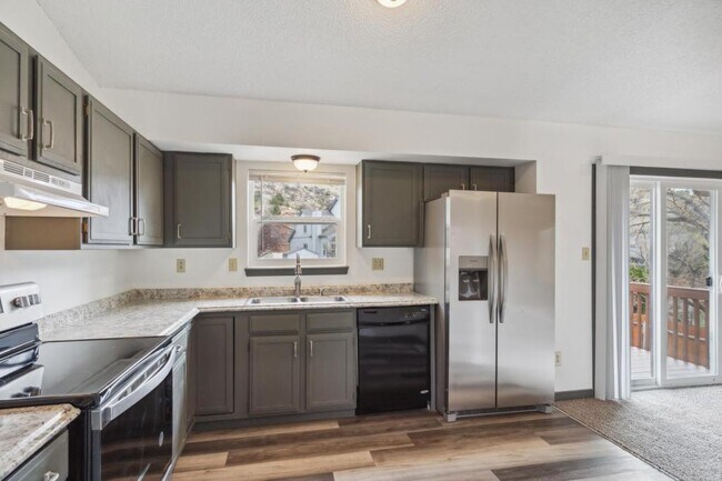 Building Photo - 5245 Mule Deer Dr