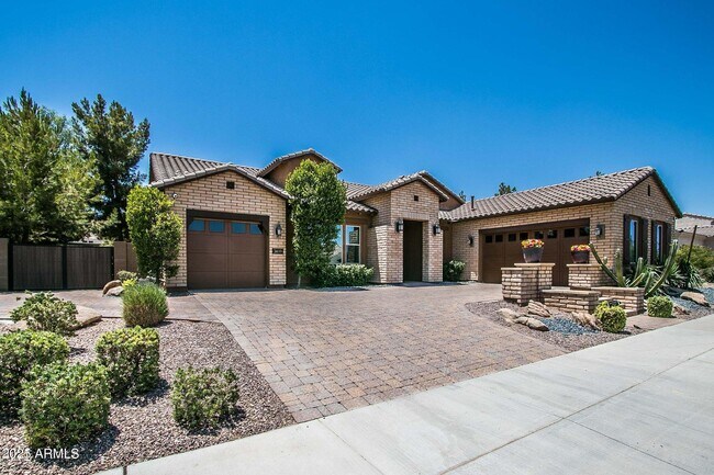 Primary Photo - 3009 E Valencia Dr
