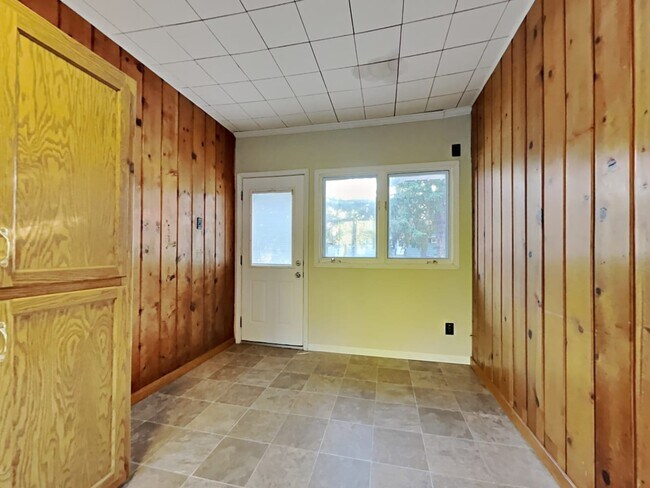 Building Photo - 2551 Charlotte St