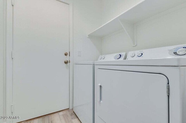 Building Photo - 160 W Commerce Ct