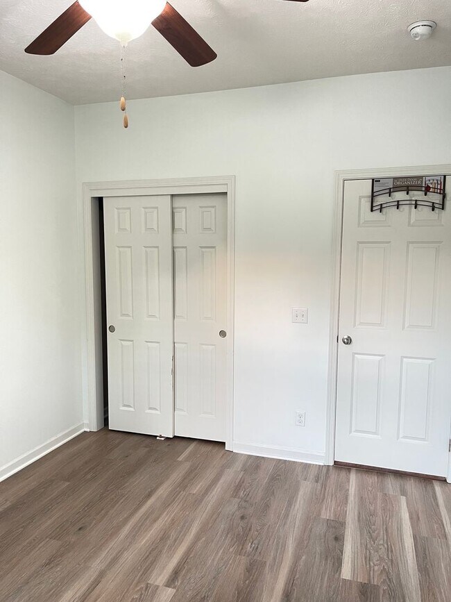Building Photo - Spacious home in super nice neighborhood in Northwest Omaha