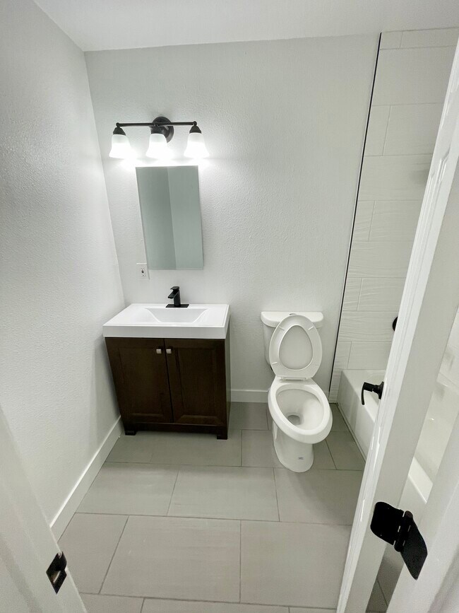 Building Photo - 1131 E Citrus Ave