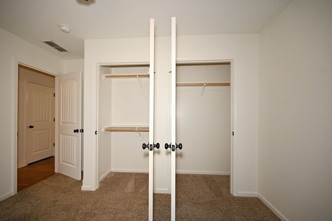 Building Photo - Cute 3-bedroom, 2 bath home with 1 car gar...