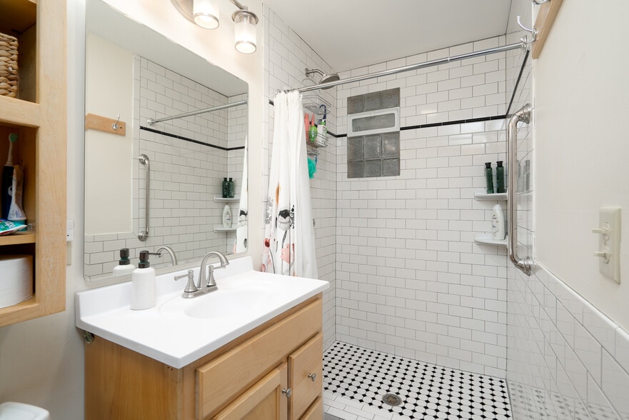 Building Photo - 3117 Fremont Ave S