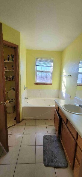 Building Photo - 2110 S Uravan St