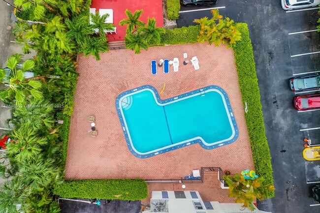 Building Photo - 1440 Brickell Bay Dr
