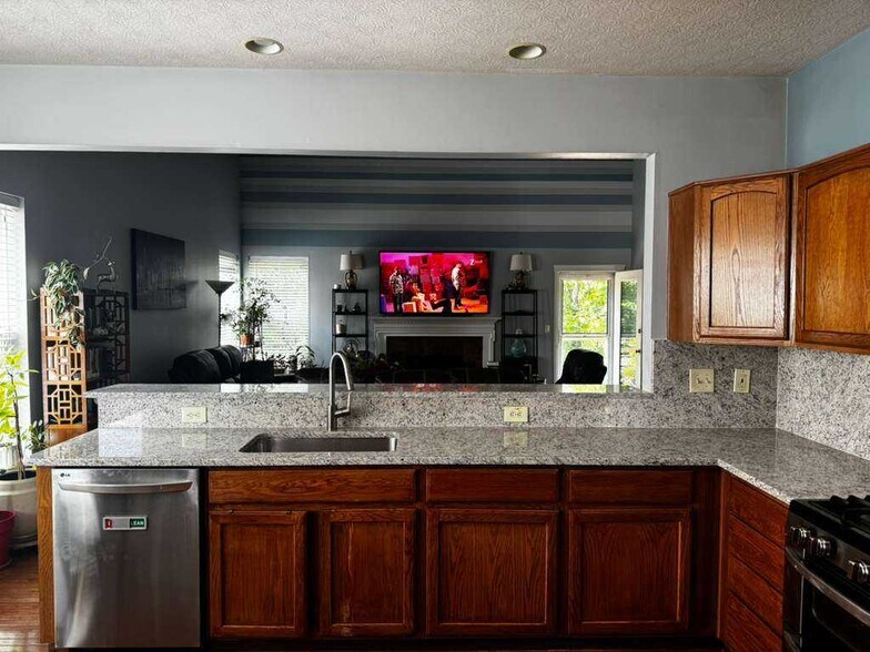 Building Photo - 5737 Sugarwood Dr