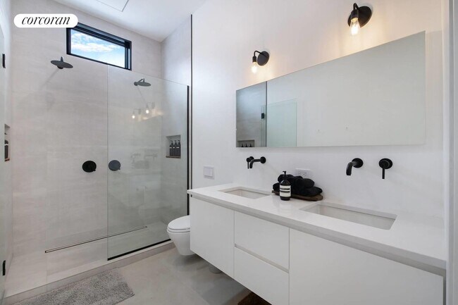 Building Photo - 29 W Lake Dr