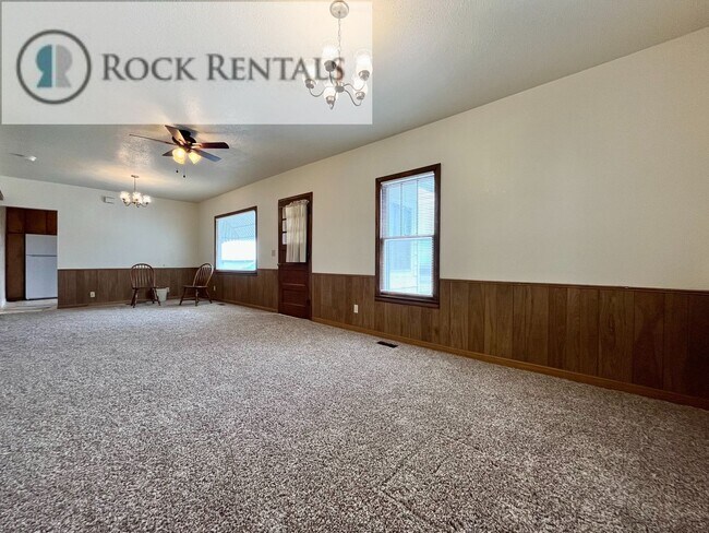 Building Photo - 2 Bed 1 Bath Country Home with New Basement