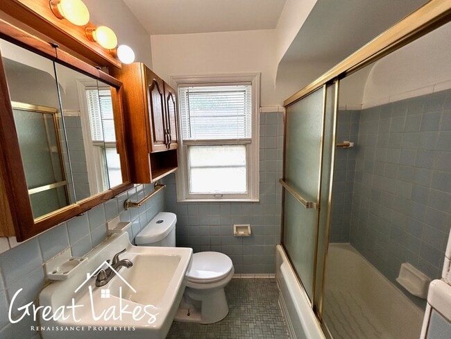 Building Photo - Beautiful 3 Bedroom 1 Bathroom now availab...