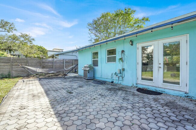 Building Photo - 501 SW 8th St