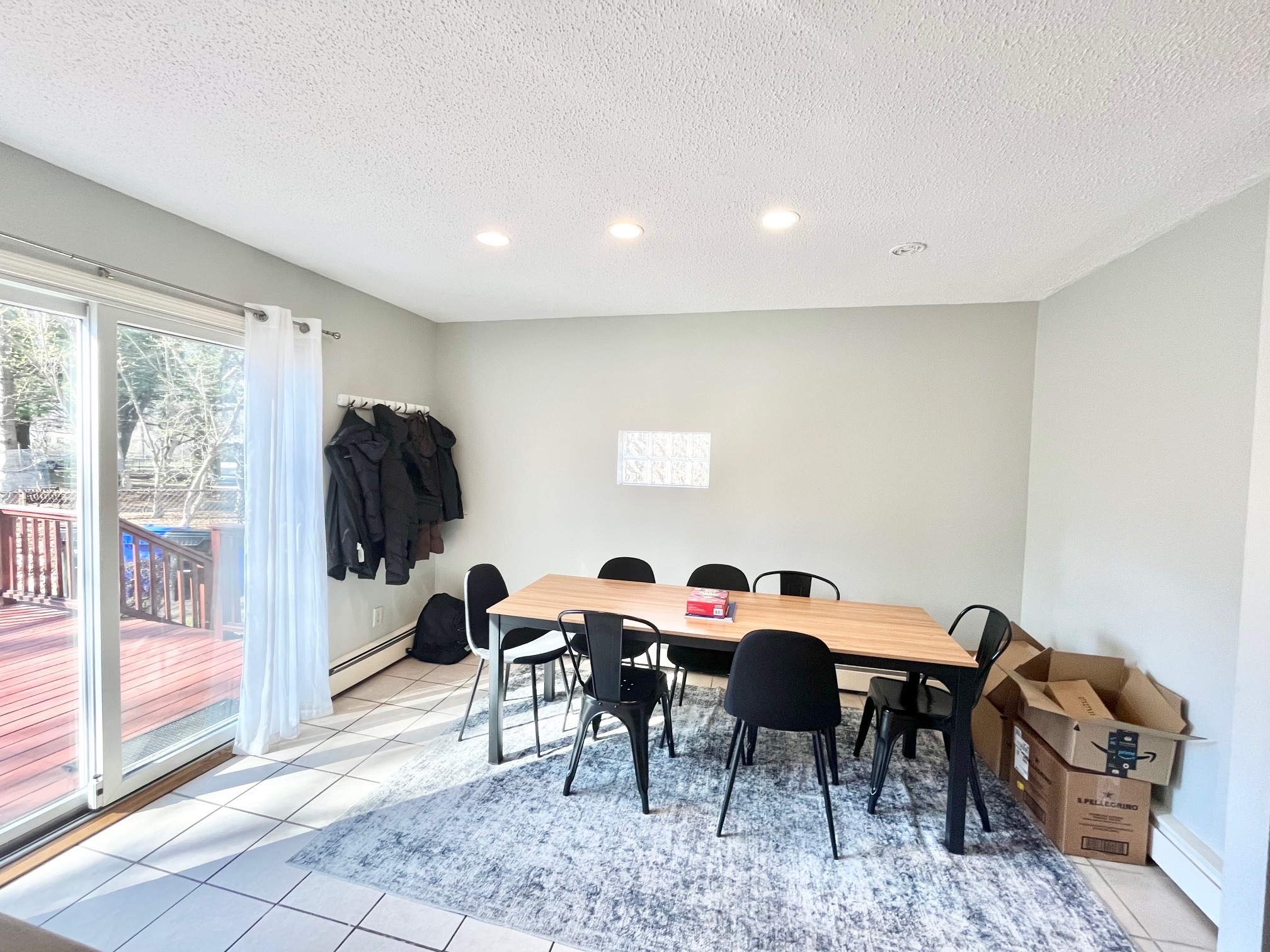 Building Photo - 148 Thorndike St