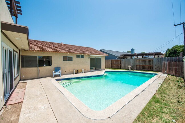 Building Photo - COSTA MESA: 3 Bedroom Single Story Home with a Pool