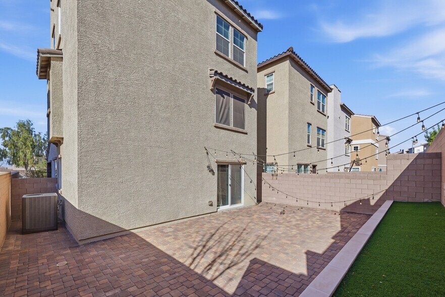 Building Photo - 113 Campbelltown Ave