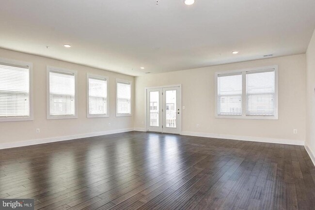 Building Photo - 44858 Tiverton Sq
