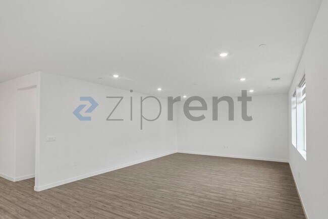 Building Photo - 3284 Oak Trl Dr