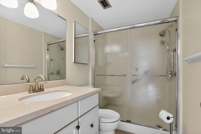 Building Photo - 215 Haddonfield Cmns