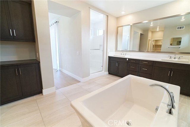 Building Photo - 6 Transport