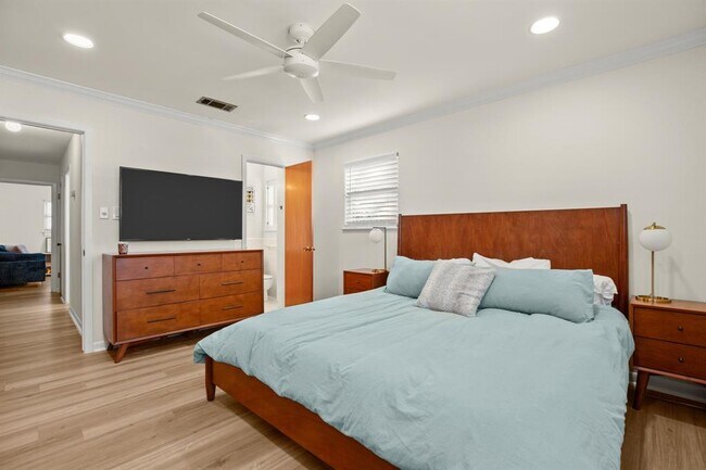 Building Photo - 11805 Oak Trail