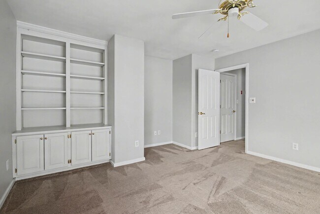 Building Photo - First Floor Primary in Waterford