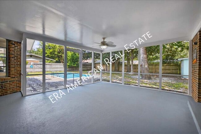 Building Photo - 614 Merioneth Dr NE