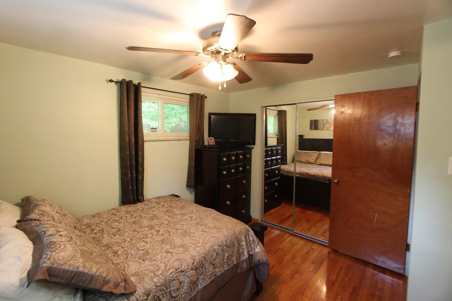 Bedroom - 3441 Brighton Rd
